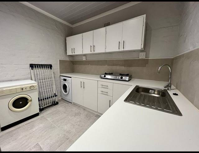 1 BEDROOM APARTMENT TO LET IN TOWNSEND ESTATE